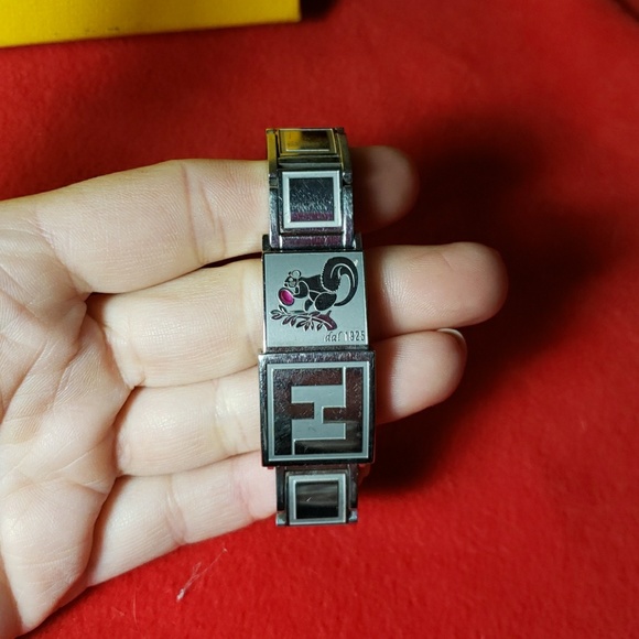 fendi spy watch